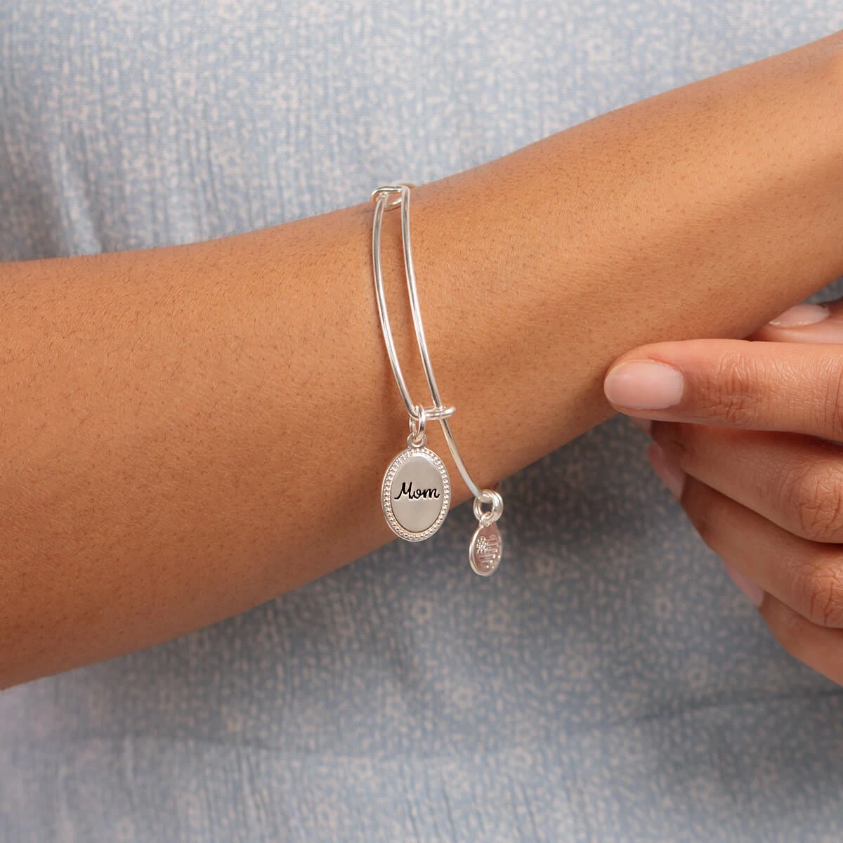Mom Charm Bangle Bracelet, 'Bonded By Love' 4 Mom Charm Bangle Bracelet, 'Bonded By Love' - Image 2