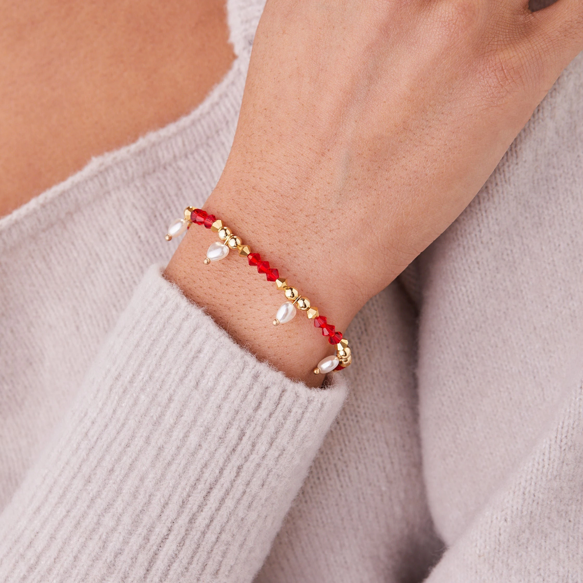 Pearl Hearts Stretch Bracelet 6 Pearl Hearts Stretch Bracelet - Image 4