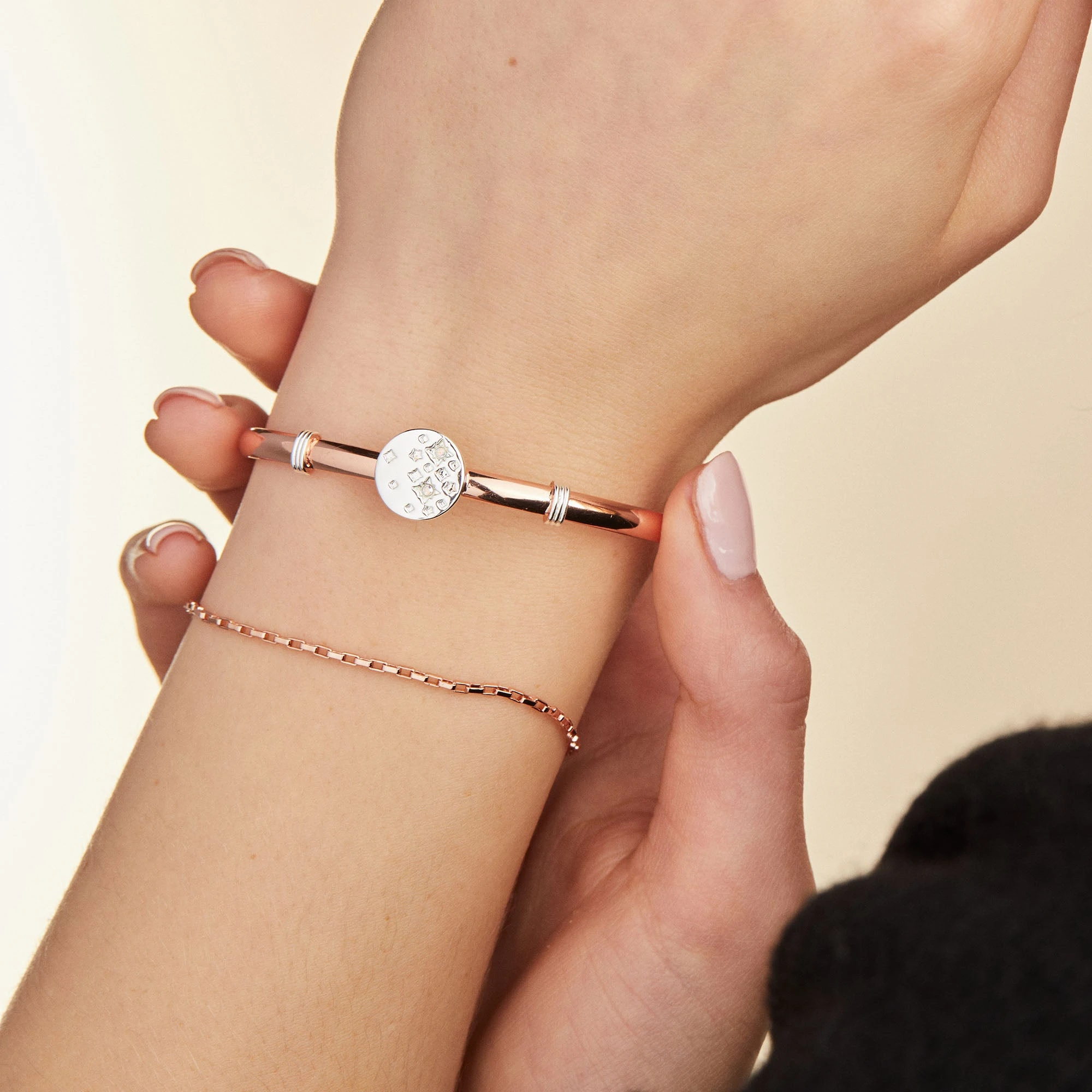 Stars Clip Bangle Bracelet 7 Stars Clip Bangle Bracelet - Image 5